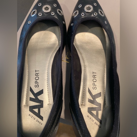 Anne Klein Sport black flats with grommets. EUC. - Picture 6 of 6